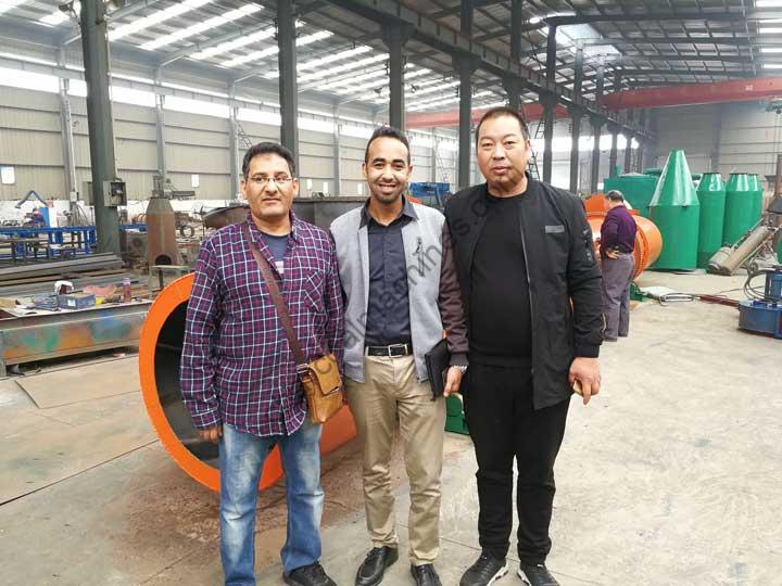 Vietnamese-customers-introduced-by-old-customers-visit-Shuliy-automatic-charcoal-production-line