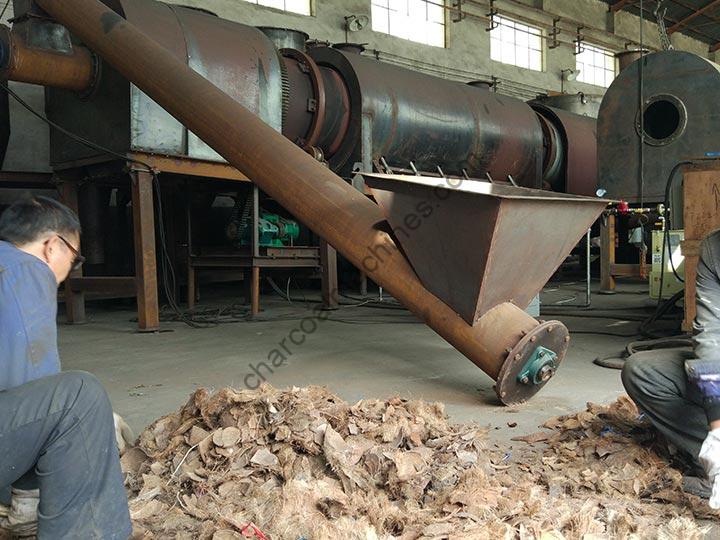椰壳木炭加工厂