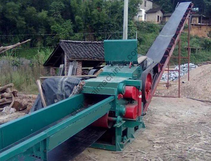 log chipper dengan konveyor otomatis