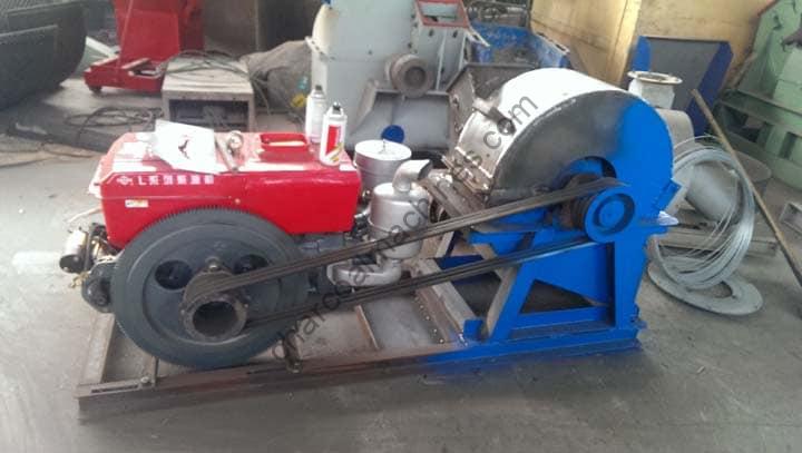 wood crushing machine with diesel engine drive