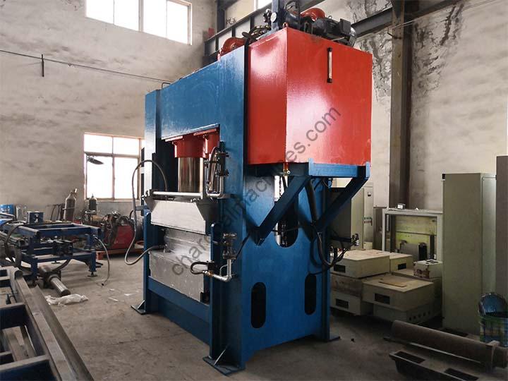 newly manufactured compressed wood pallet machine