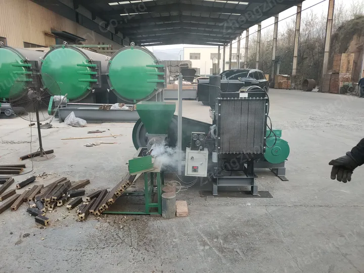 Briquette di segatura con motore diesel