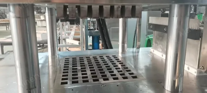 quadratische Bakhoor-Holzkohleform