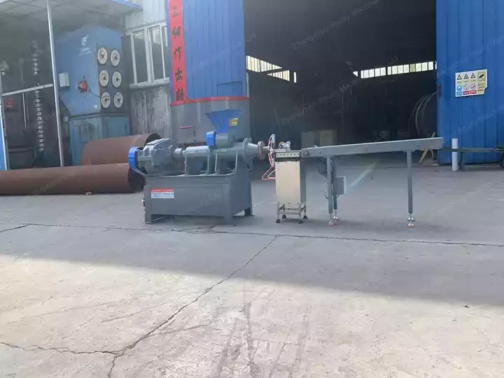 máquina de briquetes de carvão com cortador e transportador
