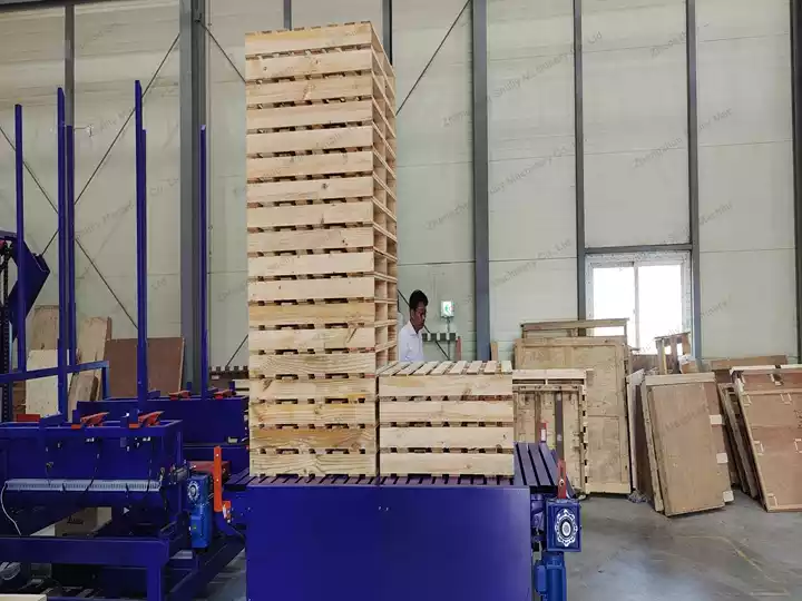 American pallet making with wood pallet production line