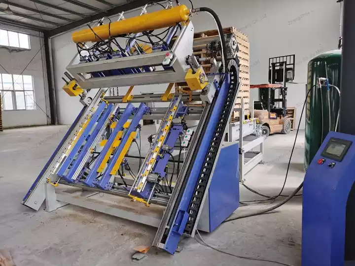 Wooden pallet nailing machine