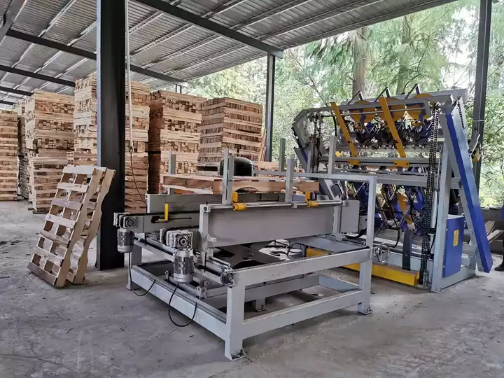 pallet stacking machine